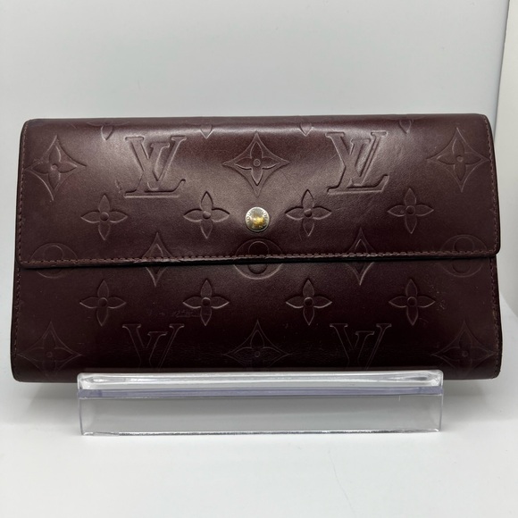 GUC Louis Vuitton Bordeaux Matte Vernis Internatnional Wallet - Picture 1 of 10